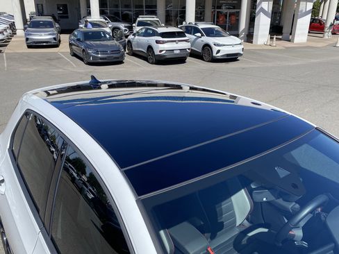 Certified 2024 Volkswagen GTI SE FWD image 10