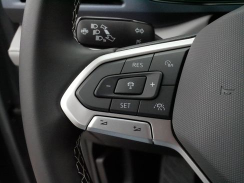 Used 2024 Volkswagen Taos SE image 26