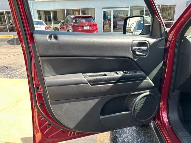 Used 2017 Jeep Patriot High Altitude AWD/4WD image 23