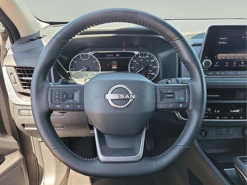 Used 2025 Nissan Rogue SV w/ SV Premium Package AWD/4WD image 19