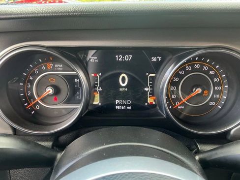 Used 2018 Jeep Wrangler Unlimited Sahara w/ Uconnect 4C Nav & Sound Group AWD/4WD image 24