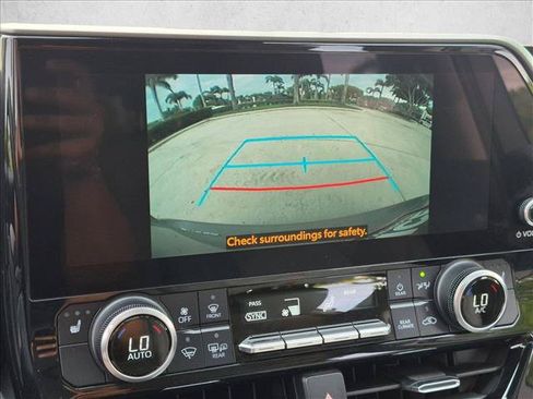 Used 2023 Toyota Highlander Bronze Edition AWD/4WD image 13
