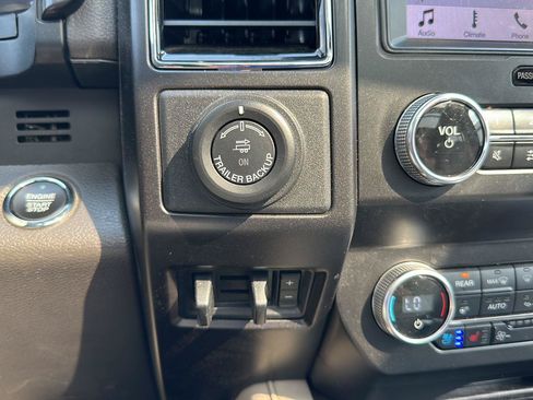 Used 2019 Ford Expedition Limited w/ Equipment Group 302A AWD/4WD image 19