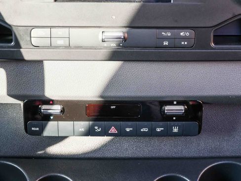 Used 2024 Mercedes-Benz Sprinter 2500 image 15