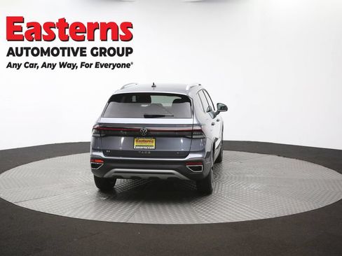 Used 2025 Volkswagen Taos SE AWD/4WD image 36