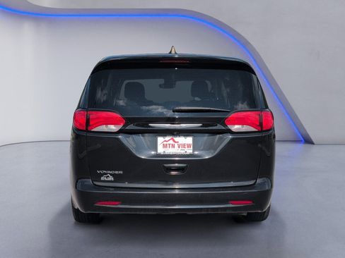 Used 2023 Chrysler Voyager LX FWD image 6