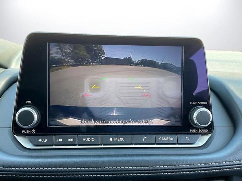 Used 2024 Nissan Rogue S FWD image 14