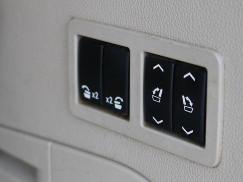 Used 2015 Cadillac Escalade Luxury image 26