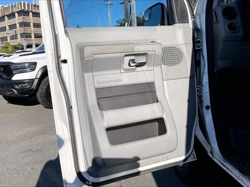 Used 2011 Ford E-350 and Econoline 350 XLT RWD image 27