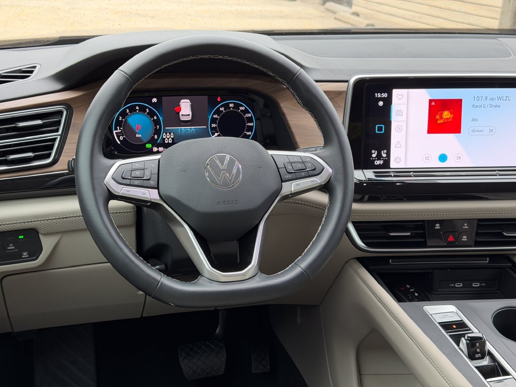 Used 2025 Volkswagen Atlas SE FWD image 17