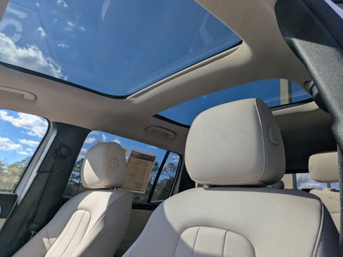 Used 2025 Mercedes-Benz GLB 250 image 4