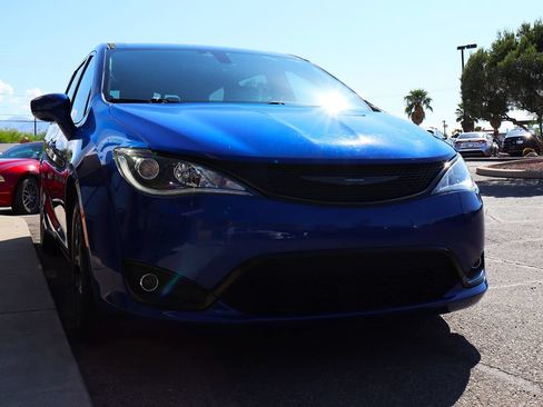 Used 2020 Chrysler Pacifica Touring w/ S Appearance Package FWD image 18