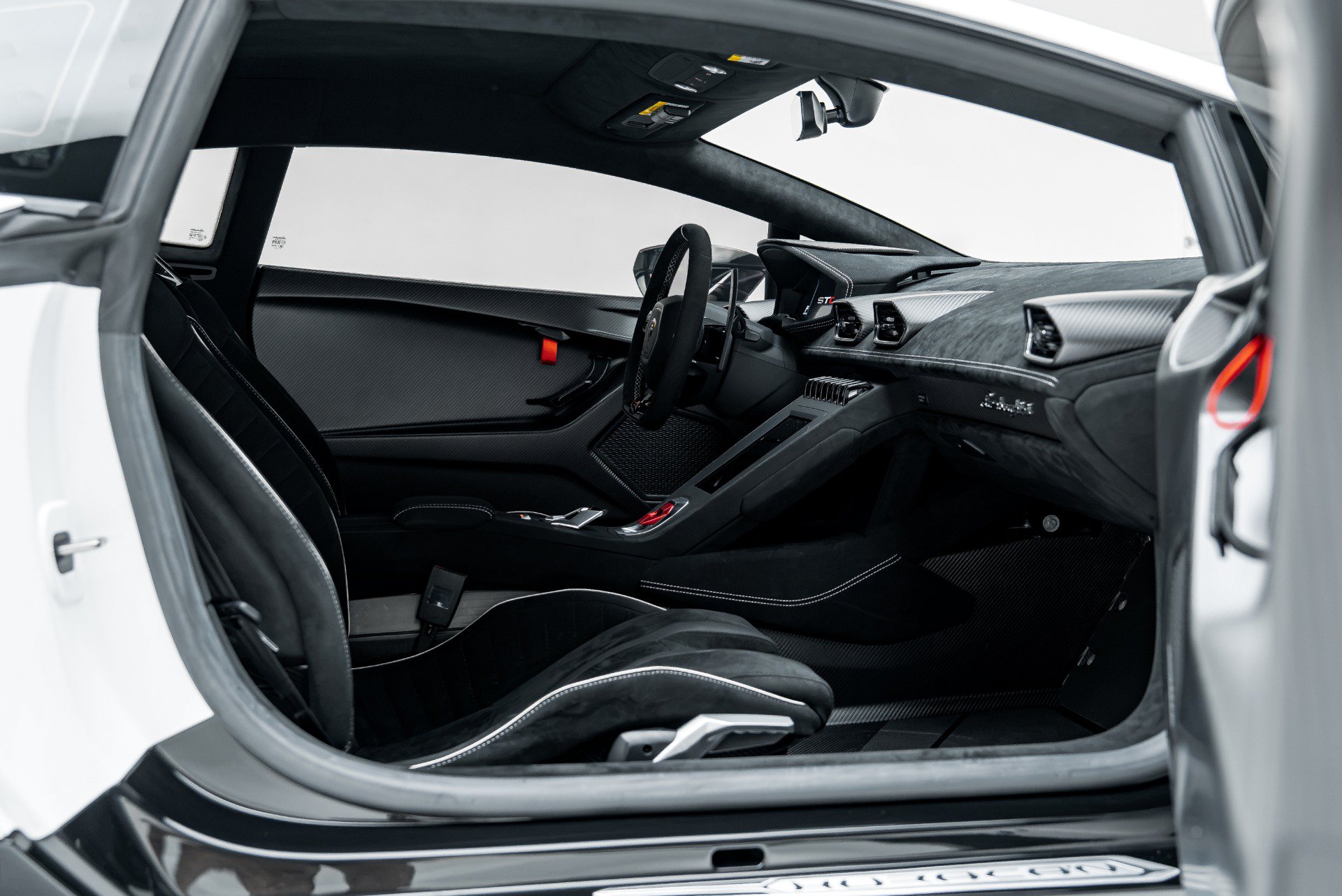 Used 2022 Lamborghini Huracan STO RWD image 42