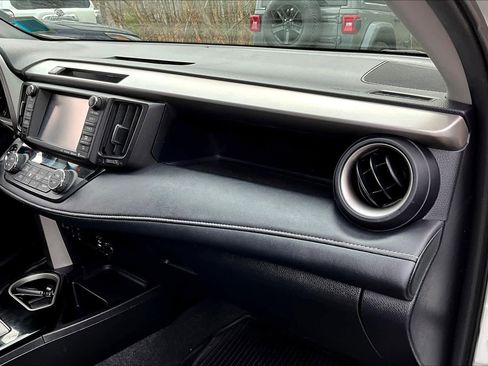 Used 2016 Toyota RAV4 Limited image 17