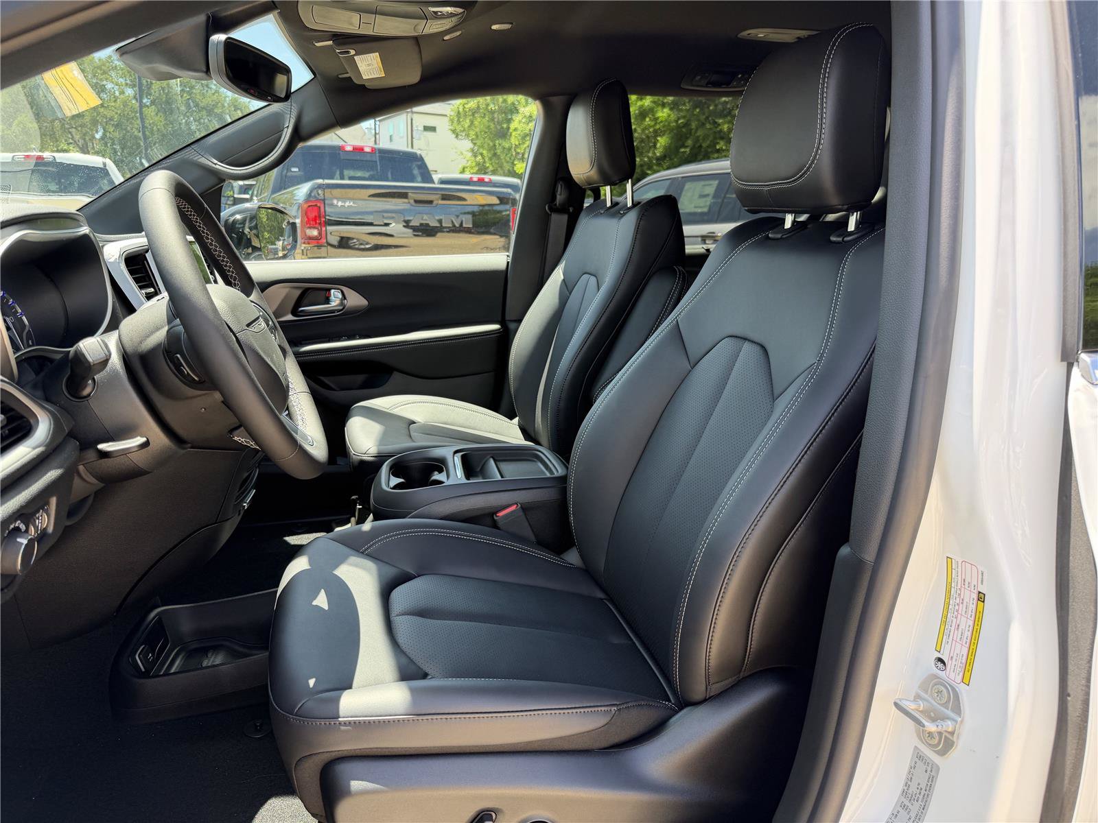 New 2027 Chrysler Pacifica Select FWD image 14