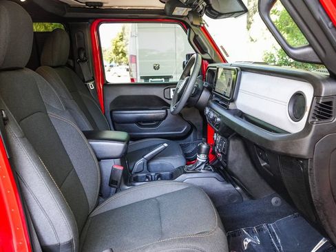 Used 2024 Jeep Wrangler Unlimited AWD/4WD image 15
