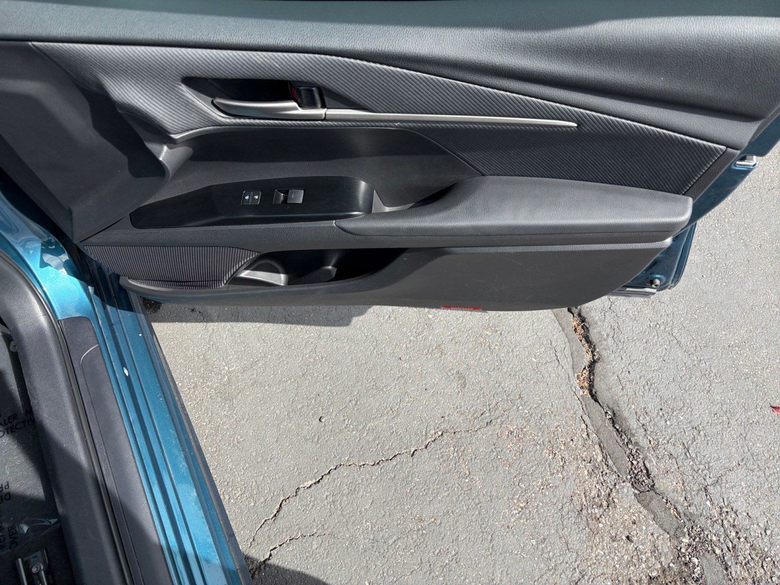 Used 2025 Toyota Camry SE FWD image 16