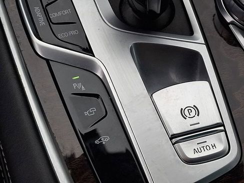 Used 2022 BMW 750i xDrive w/ M Sport Package image 33