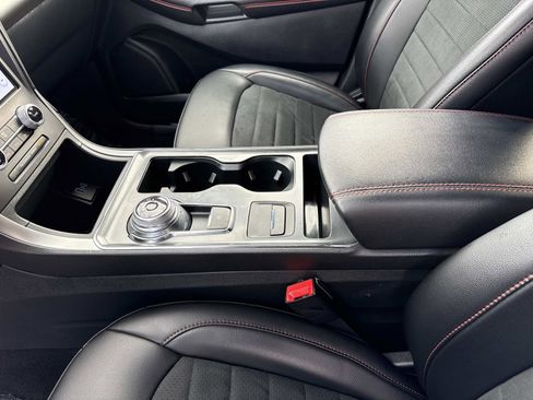 Used 2022 Ford Edge ST-Line image 14