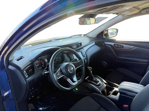 Used 2020 Nissan Rogue Sport S image 9