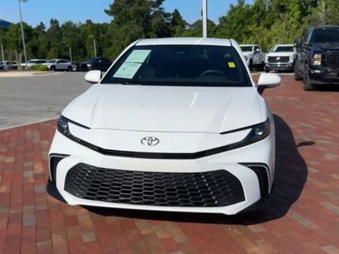 Used 2025 Toyota Camry SE w/ Convenience Package FWD image 6
