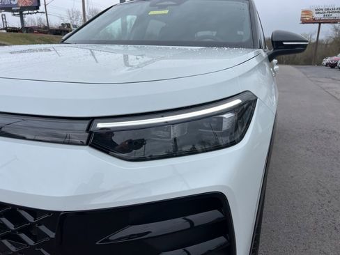 New 2026 Volkswagen Tiguan SE R-Line image 9