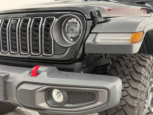 Used 2025 Jeep Gladiator Rubicon w/ Technology Group AWD/4WD image 28