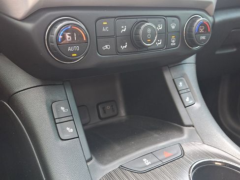 Used 2019 GMC Acadia SLT w/ Black Edition AWD/4WD image 17