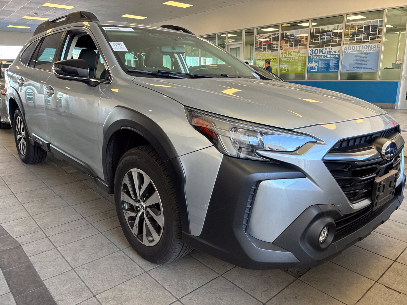 Used 2023 Subaru Outback Premium AWD/4WD image 5