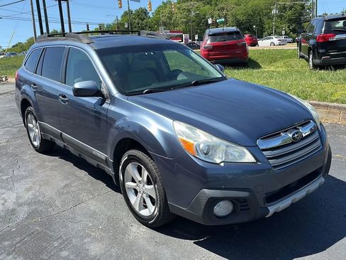 Used 2014 Subaru Outback 2.5i Limited w/ Moonroof Package AWD/4WD image 3