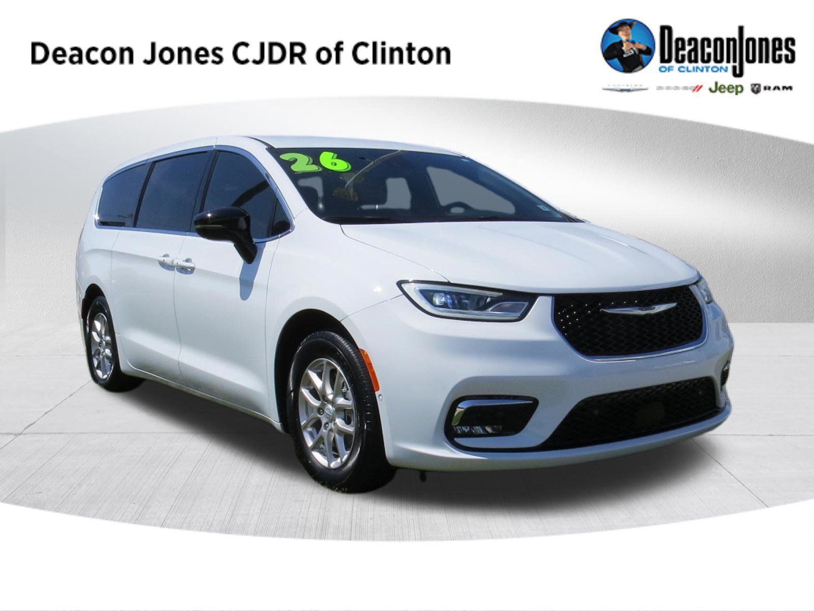 Used 2026 Chrysler Pacifica Select FWD image 1