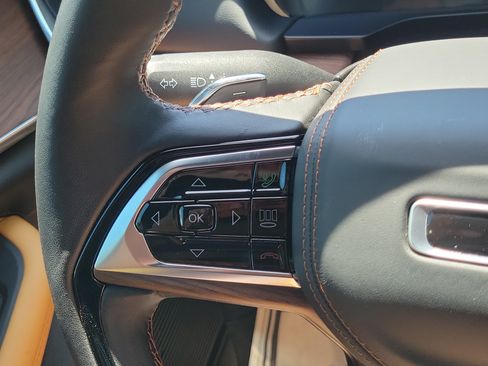Used 2025 Jeep Grand Cherokee Summit w/ Luxury Tech Group V AWD/4WD image 22