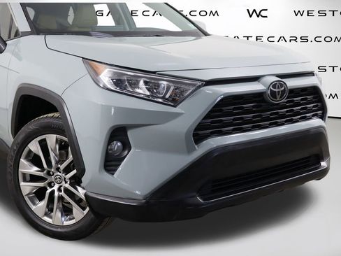 Used 2021 Toyota RAV4 XLE Premium image 44