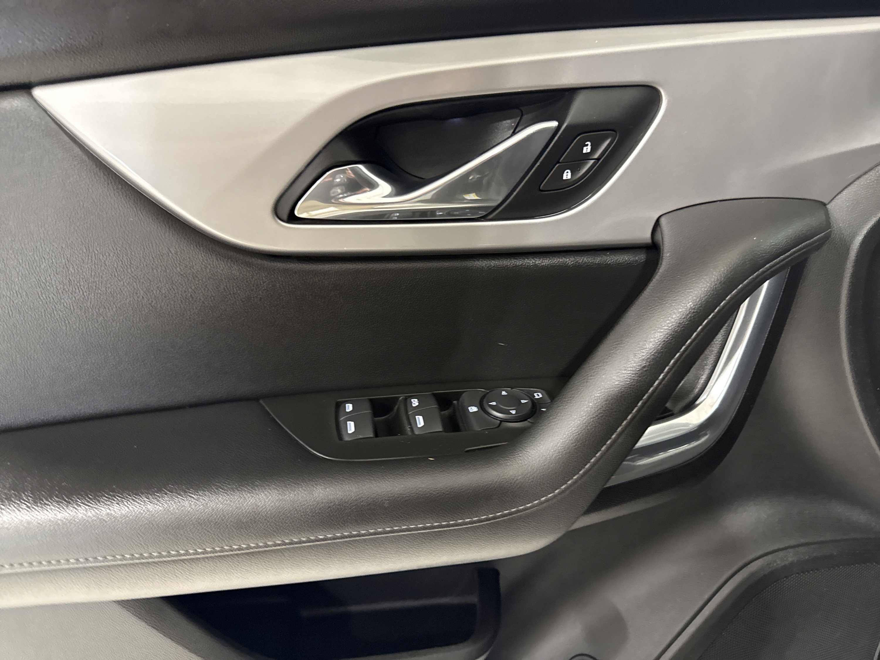 Used 2021 Chevrolet Blazer LT FWD image 18