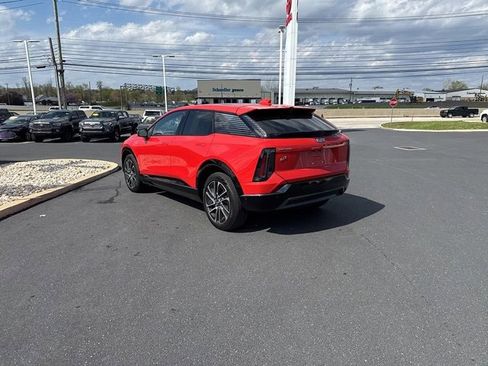 Used 2025 Cadillac Optiq Sport 2 image 5