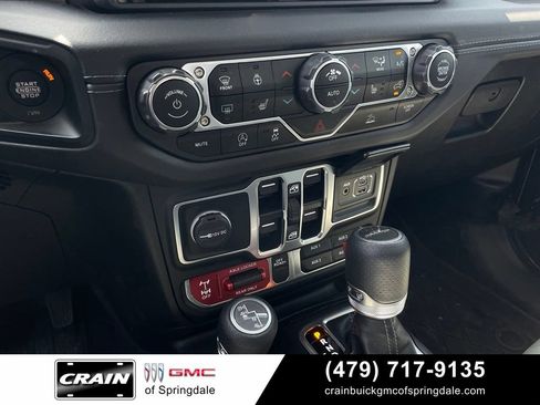 Used 2025 Jeep Gladiator Mojave w/ Convenience Group AWD/4WD image 19