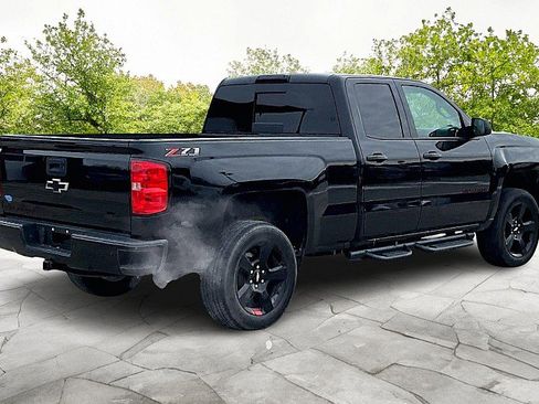 Used 2018 Chevrolet Silverado 1500 LT w/ Redline Edition AWD/4WD image 6