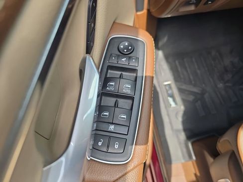 Used 2019 RAM 1500 Laramie AWD/4WD image 14