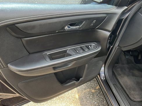 Used 2016 Chevrolet Traverse LT w/ Style and Technology Package image 11