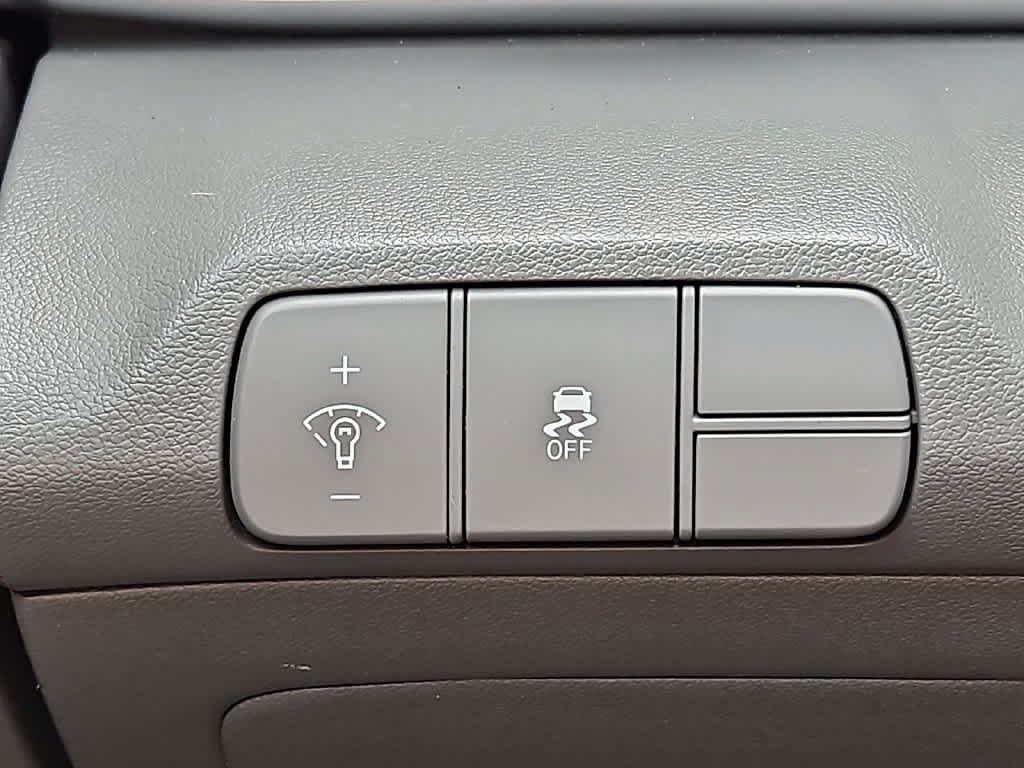 Used 2024 Hyundai Elantra SEL FWD image 22