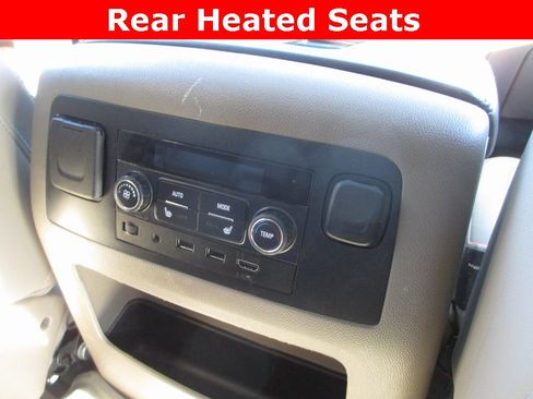 Used 2018 Chevrolet Suburban Premier image 27