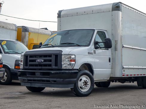 Used 2022 Ford E-350 and Econoline 350 Super Duty RWD image 2