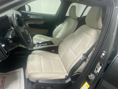 Used 2026 Volvo XC40 B5 Plus AWD/4WD image 11