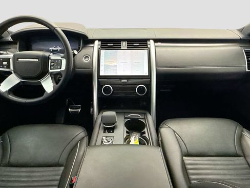 Used 2024 Land Rover Discovery Metropolitan Edition AWD/4WD image 13