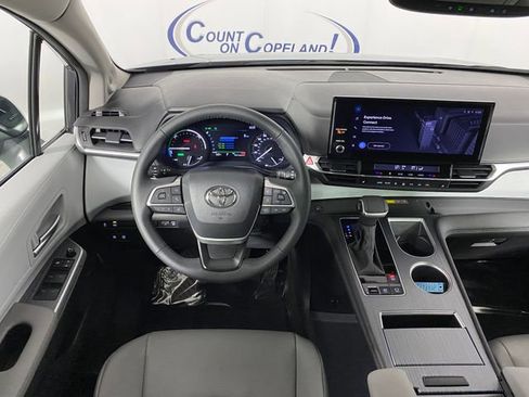 Used 2025 Toyota Sienna XLE w/ XLE Plus Package image 20