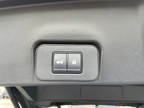 Used 2023 Nissan Rogue SL AWD/4WD image 30
