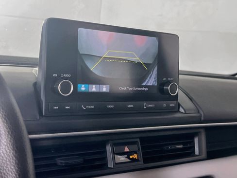Used 2023 Honda Pilot LX image 13