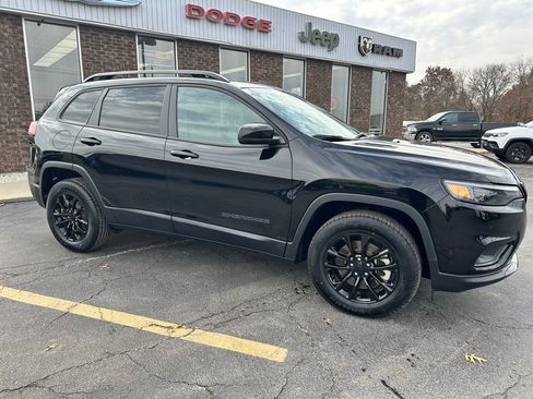 Used 2023 Jeep Cherokee Altitude Lux image 3
