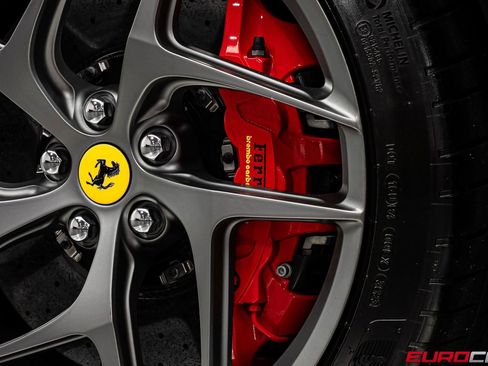 Used 2020 Ferrari 812 Superfast image 22