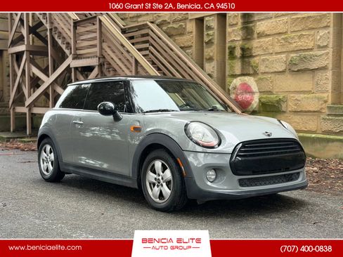 Used 2018 MINI Cooper 2-Door Hardtop image 1